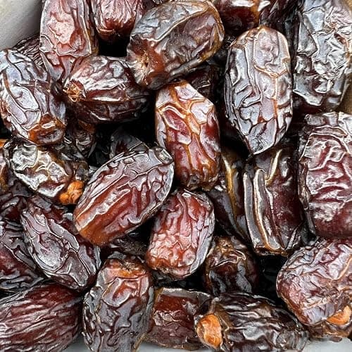 US Snacks Premium Quality Medjool Dates With Pits, Sweet and Natural California Desert Grown Dates in Resealable Bag (1 Pound)